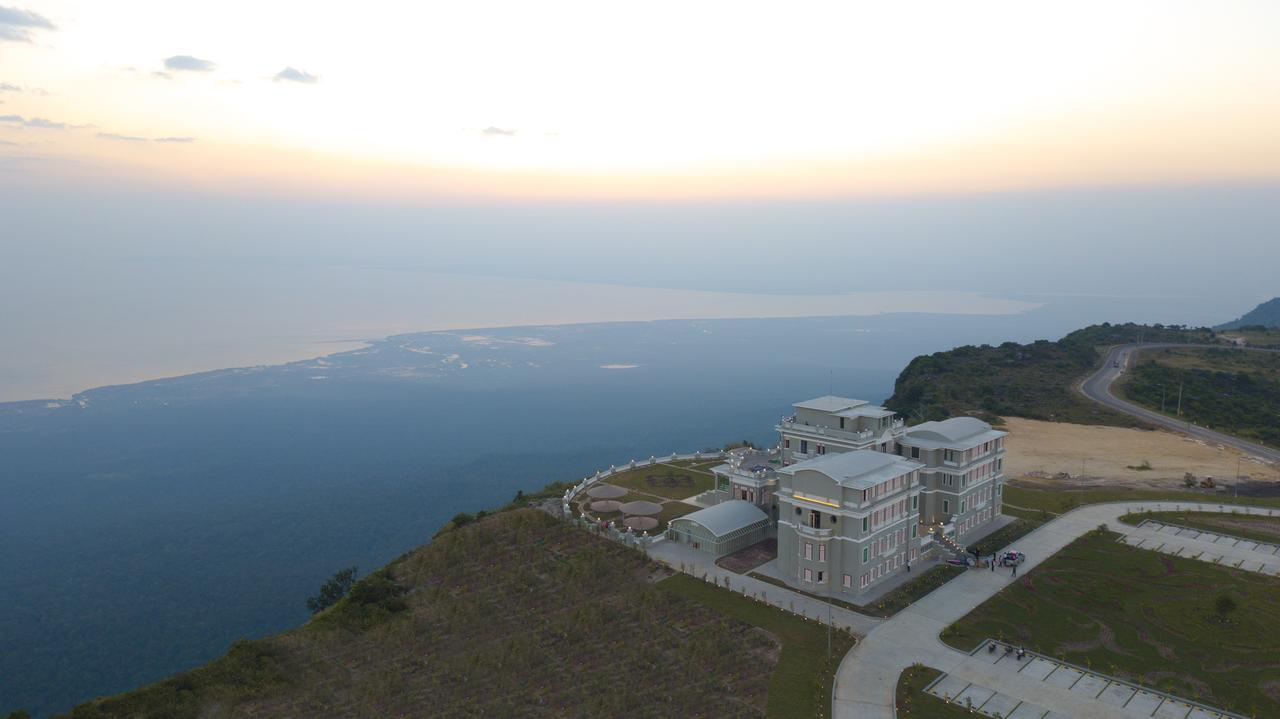 Le Bokor Palace Kampot Exterior foto