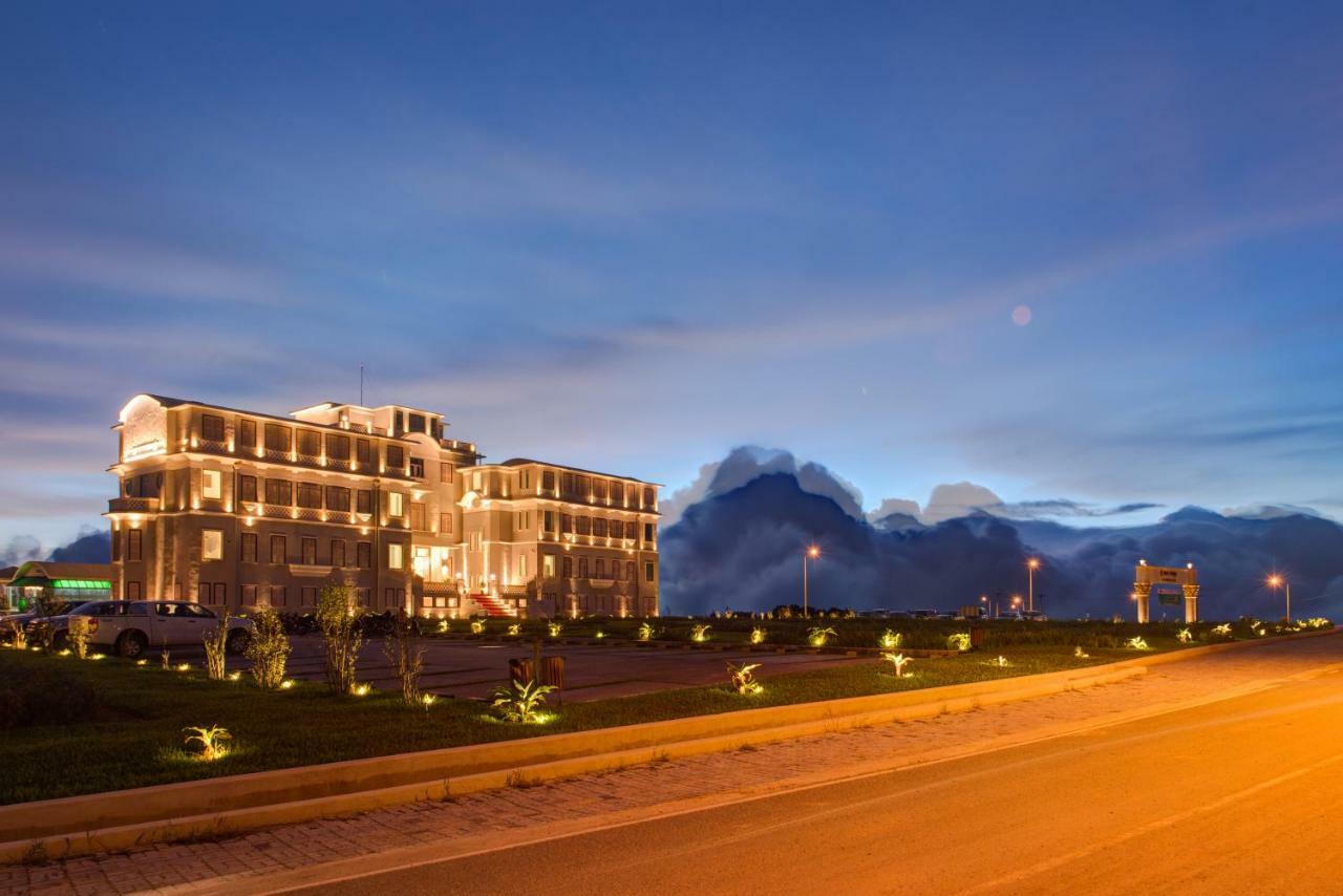 Le Bokor Palace Kampot Exterior foto